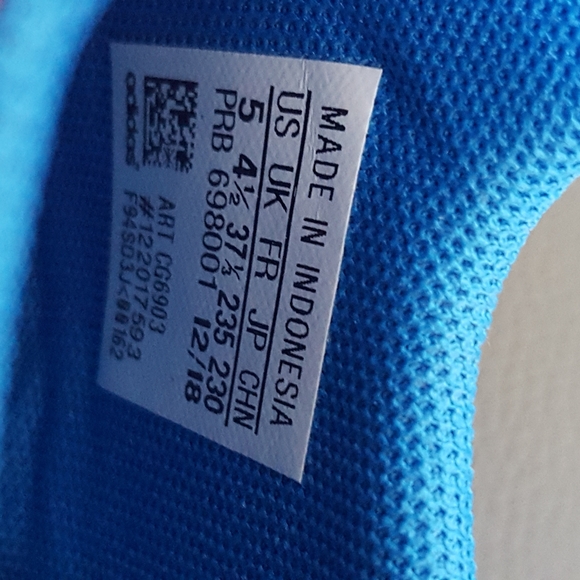 Adidas Swift Run Size 5 youth/7 in women - Picture 9 of 10